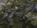 Des Chinook transportant des HMMWV